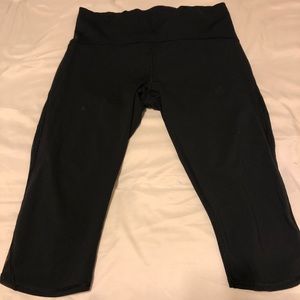Lulu Lemon cropped leggings black